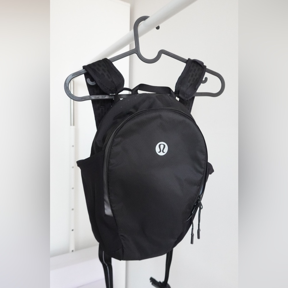 Lululemon backpack color-black excellent condition